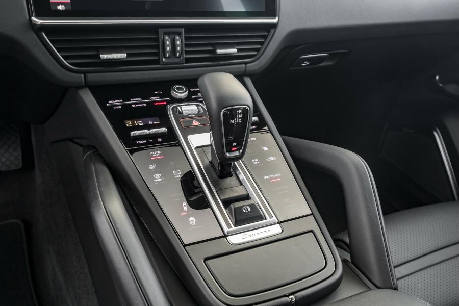 Детали интерьера Porsche Cayenne E-Hybrid (PO536) 2018 года  (WW) (фото 18 из 85)